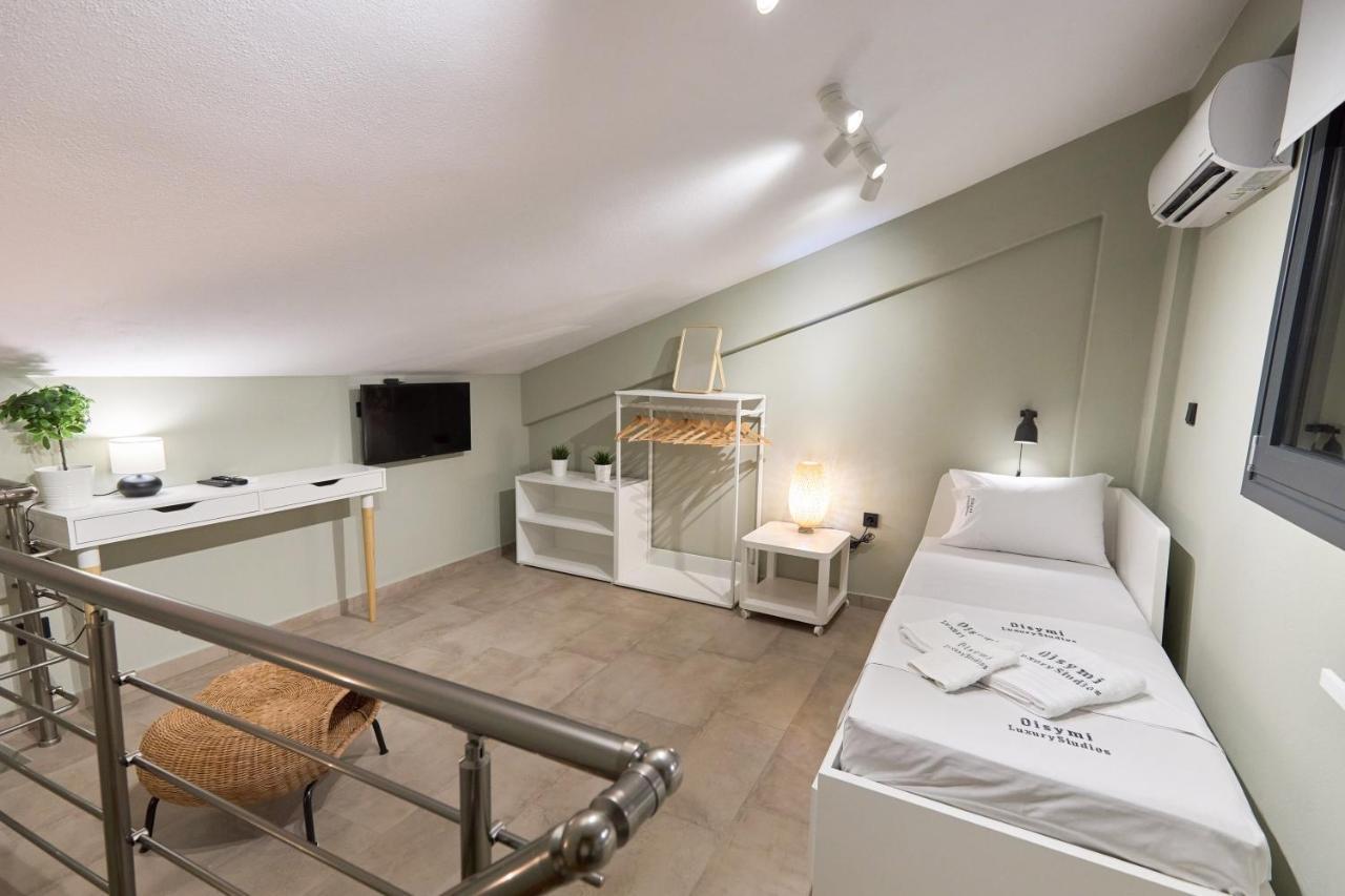 Oisymi Luxury Studios Néa Péramos 外观 照片