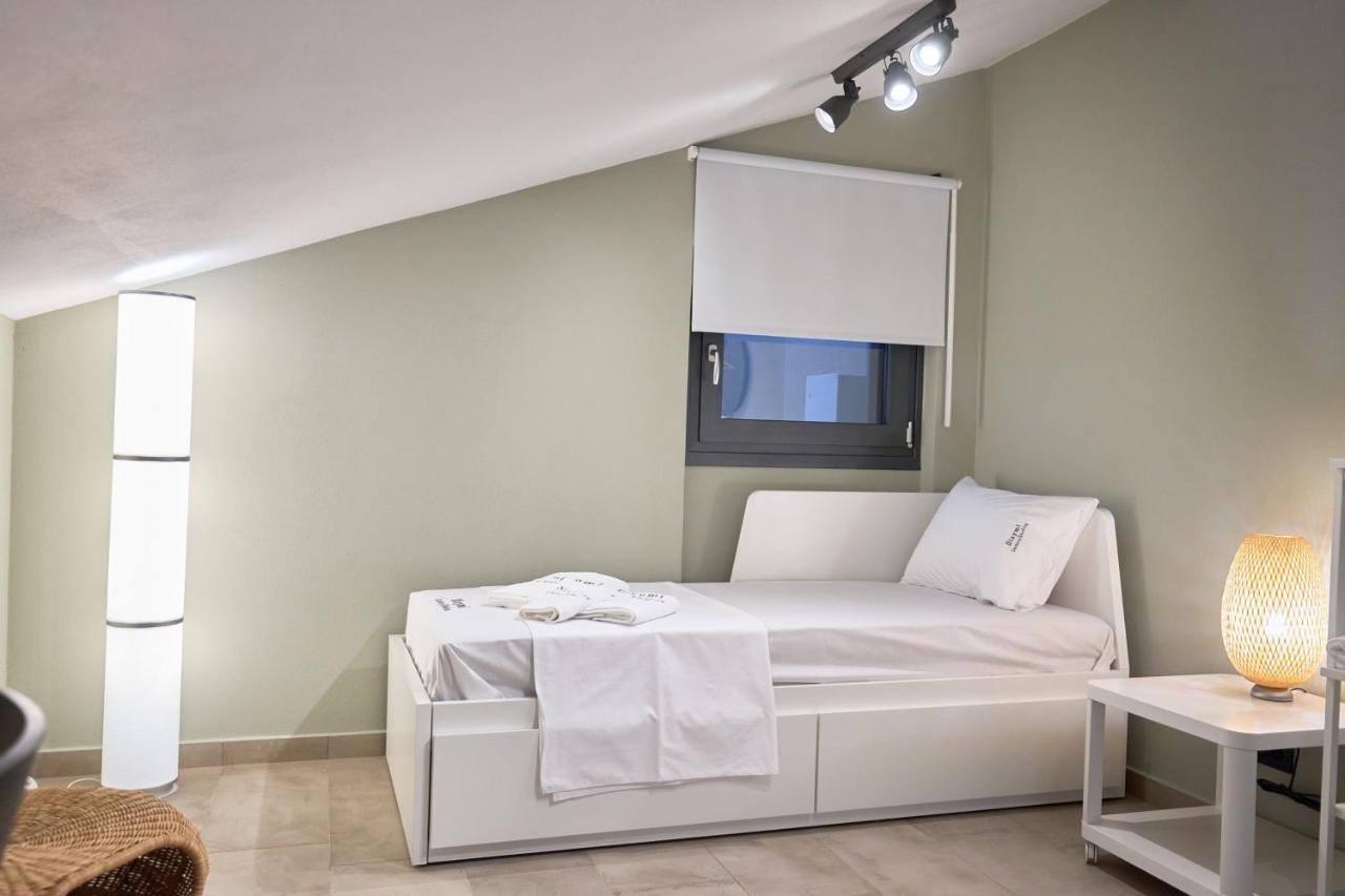 Oisymi Luxury Studios Néa Péramos 外观 照片